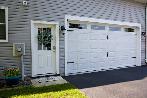 24/7 Emergency Garage Door Panel Replacement experts in St. Helen, MI